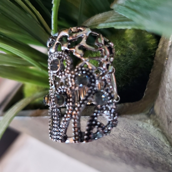 Silver Tone and Black Jewels Stretch Band Ring 💥3 for $24💥 - Picture 13 of 14